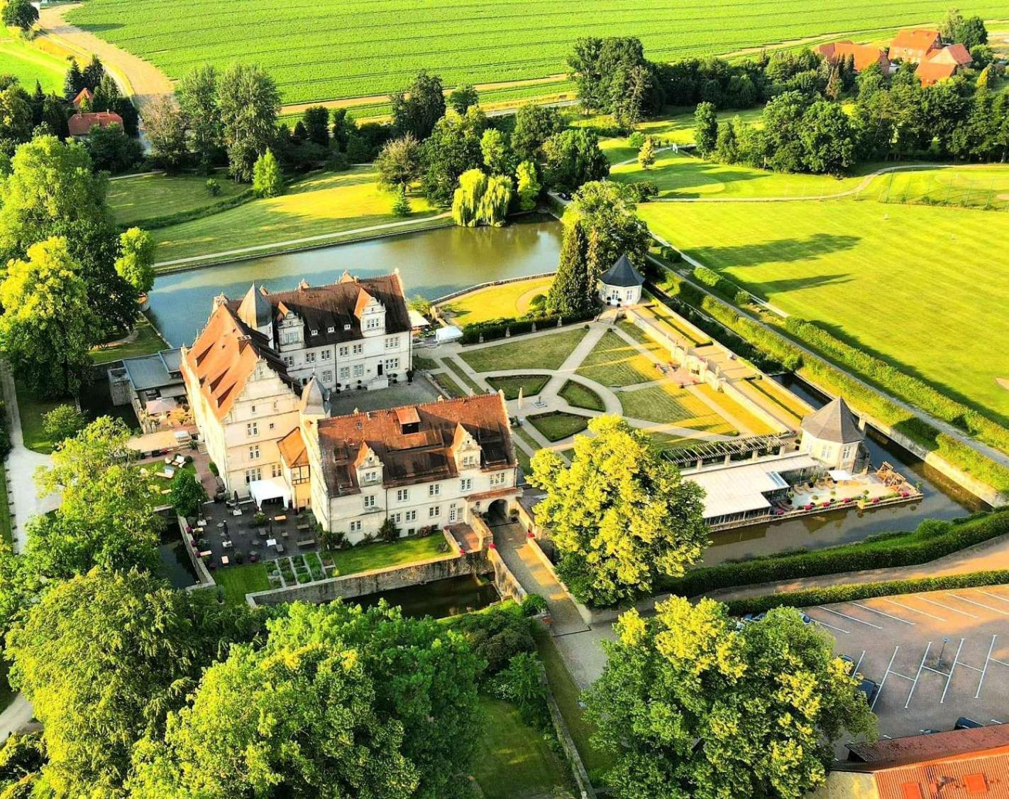 Schlosshotel Muenchhausen Aerzen Exteriér fotografie