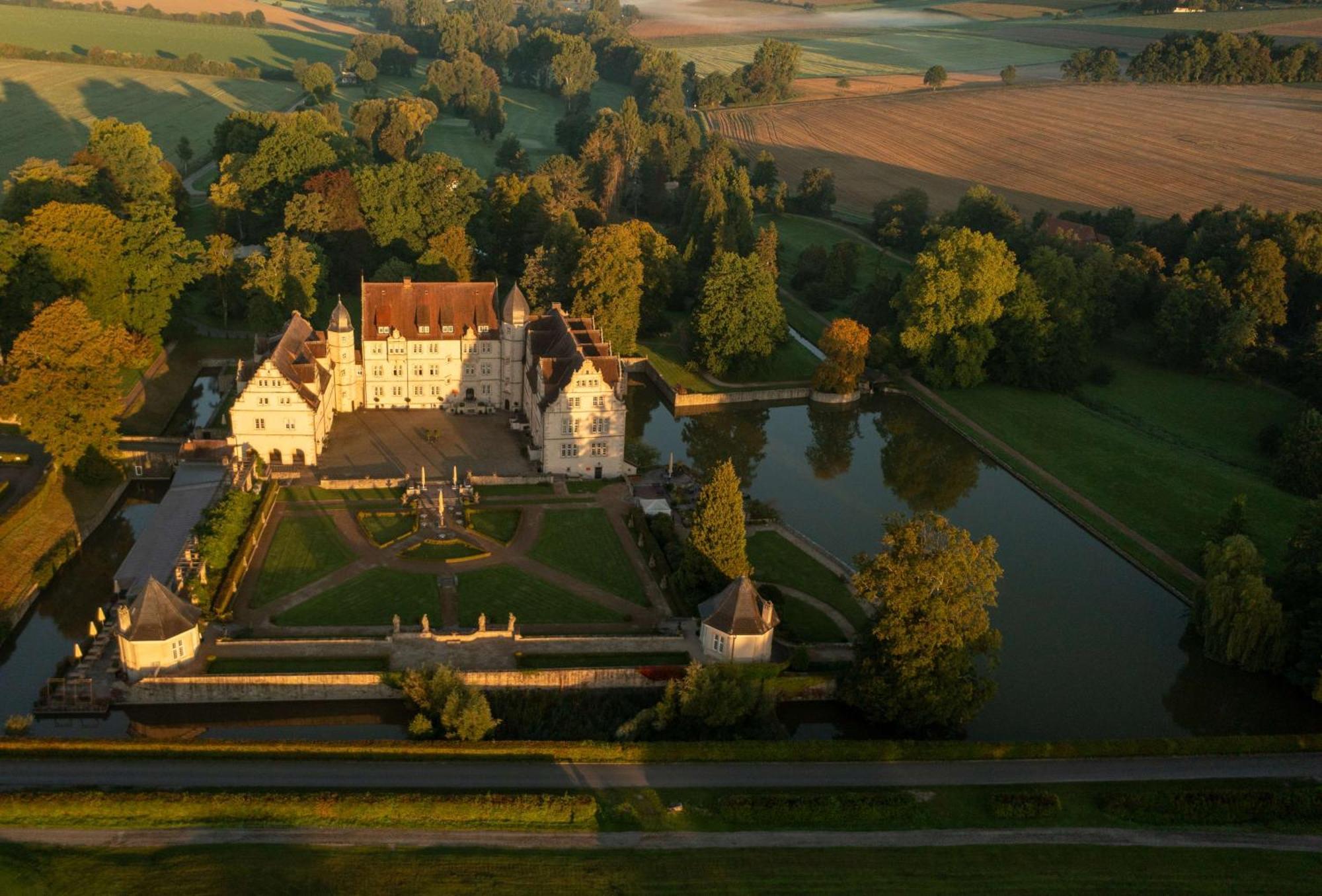 Schlosshotel Muenchhausen Aerzen Exteriér fotografie